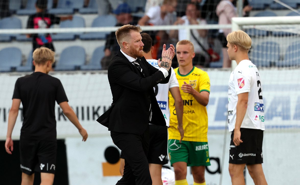 Haka-luotsi Andy Smith ei peitellyt voiton tuomaa riemua - "Olen erittäin ylpeä joukkueestani!"