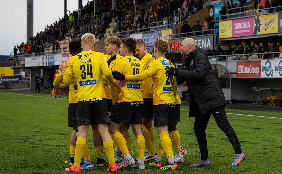 "Pallon pitää liikkua nopeammin" – KuPS:lla selvät sävelet Konferenssiliigan jatkopaikkaan